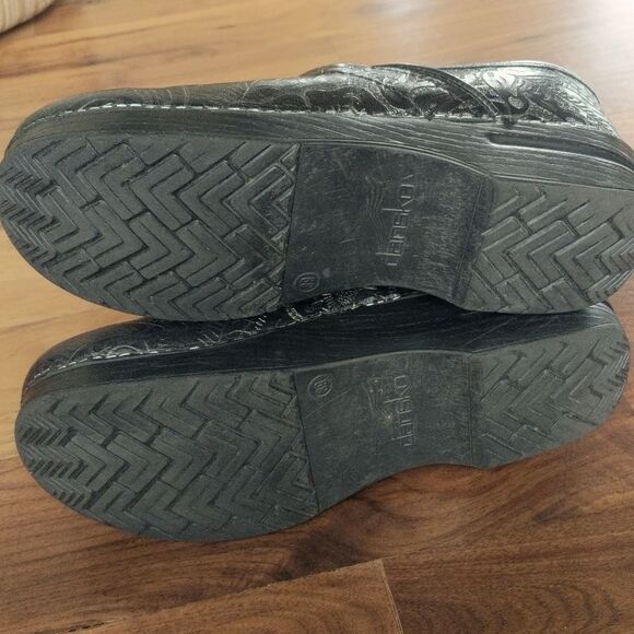 Dansko Professional tooled black clog - Picture 10 of 13